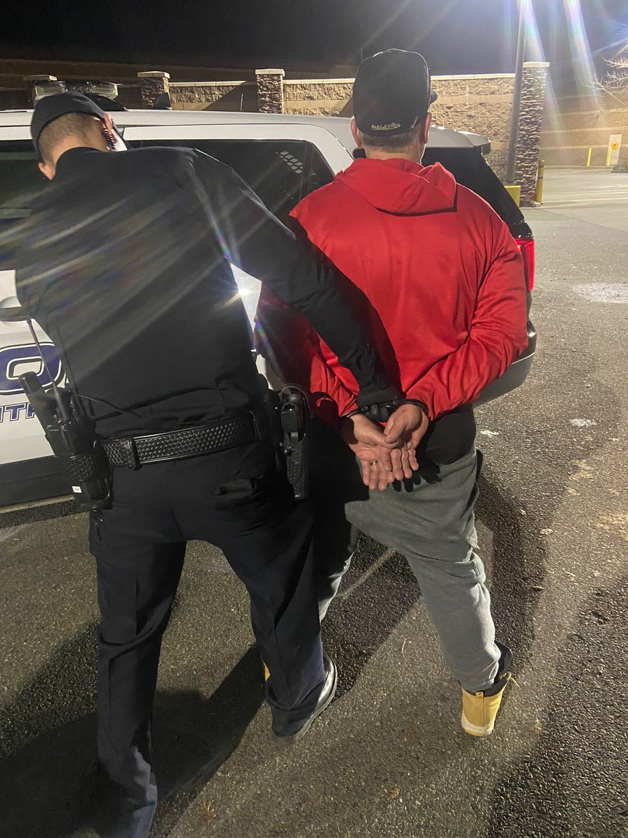 citrusheightspd's tweet image. On 1/11/24, while patrolling near the 7000 block of Auburn Blvd at around 6:32pm, Officers spotted a vehicle belonging to someone with outstanding weapon’s charges. Officers made contact with the subject &amp;amp; during the arrest, located drugs &amp;amp; drug paraphernalia. #notonourwatch 🚓