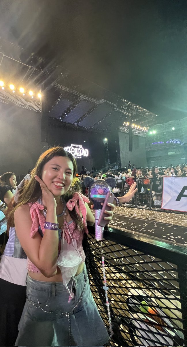 wentheair's tweet photo. if life is a movie... oh you're the best part 🩷🩵

(I came back to my first svt bias since my bias and bias wrecker weren't present. AND SHET JUNHUI'S BEAUTY WAS SO UNREAL. I HAD TO LOOK AT HIM WHEN HE WENT SO CLOSE 😭 I WASN'T EVEN ABLE TO MONITOR MY PHONE SCREEN 😭💙) https://t.co/Gf5XU9REhL