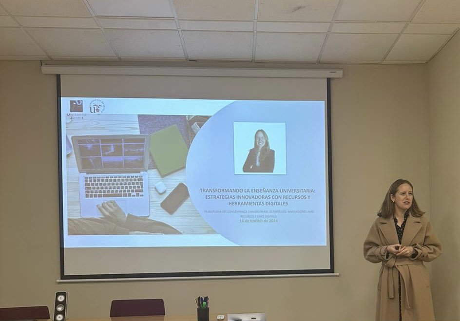 Flipped Classroom US (@flippedlearnus) on Twitter photo Presentación de la profesora de la <a href="/unisevilla/">Universidad de Sevilla</a>
👩🏼💻 Dra <a href="/GemaAM5/">Gema Albort-Morant</a>
👩🏫 “Transformando la enseñanza universitaria: Estrategias innovadoras con recursos y herramientas digitales” en el
📌 "Seminario de innovación educativa”
📅 16/01/24
🕙 11:00-13:00
📍 <a href="/UJIuniversitat/">Universitat Jaume I</a> Presentación de la profesora de la <a href="/unisevilla/">Universidad de Sevilla</a>
👩🏼💻 Dra <a href="/GemaAM5/">Gema Albort-Morant</a>
👩🏫 “Transformando la enseñanza universitaria: Estrategias innovadoras con recursos y herramientas digitales” en el
📌 "Seminario de innovación educativa”
📅 16/01/24
🕙 11:00-13:00
📍 <a href="/UJIuniversitat/">Universitat Jaume I</a>