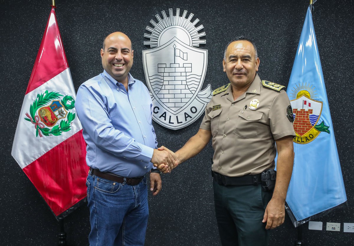 municallao's tweet photo. ¡SEGUIMOS TRABAJANDO POR LA #SEGURIDAD!

Se realizó la primera sesión del Comité Provincial de Seguridad Ciudadana, #COPROSEC, en la que se tomó juramento al jefe de la Región Policial Callao, General PNP Samuel Peralta, como nuevo miembro. https://t.co/wIy9YFz5CM