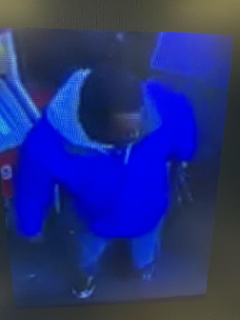 TU_Police's tweet photo. Police are searching for this suspect in connection to this morning's incident in the 1000 block of Montgomery Avenue. 

Anyone with information is asked to call The Department of Public Safety at 215-204-1234. https://t.co/62qjtHBnQw