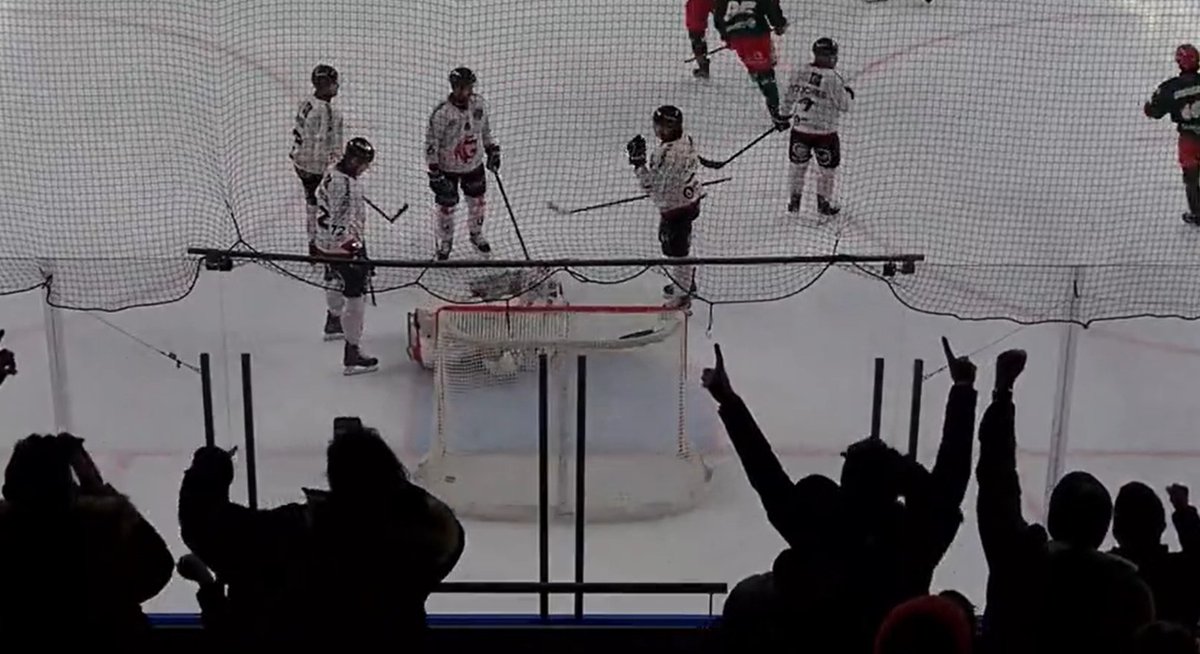 LigueMagnus's tweet photo. 🔥 Déjà du spectacle à l'Aren'Ice avec un but pour @les_jokers face aux @Gothiques_AHE, c'est également parti à l'Alp'Arena entre @Lesrapacesdegap et les @DragonsdeRouen !
@FANSEAT_FR
#SLMHockey #CERAMI #GAPROU https://t.co/ZR5VaVv9bx