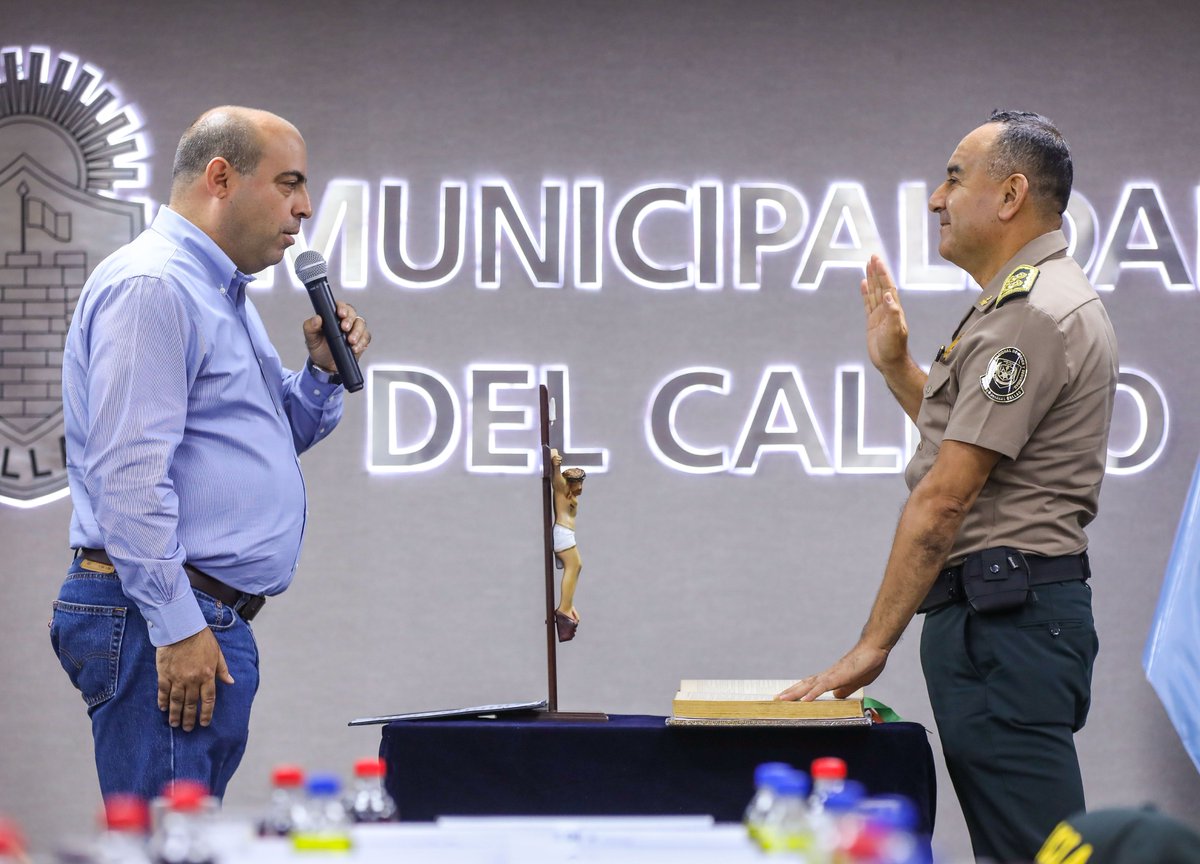 municallao's tweet photo. ¡SEGUIMOS TRABAJANDO POR LA #SEGURIDAD!

Se realizó la primera sesión del Comité Provincial de Seguridad Ciudadana, #COPROSEC, en la que se tomó juramento al jefe de la Región Policial Callao, General PNP Samuel Peralta, como nuevo miembro. https://t.co/wIy9YFz5CM