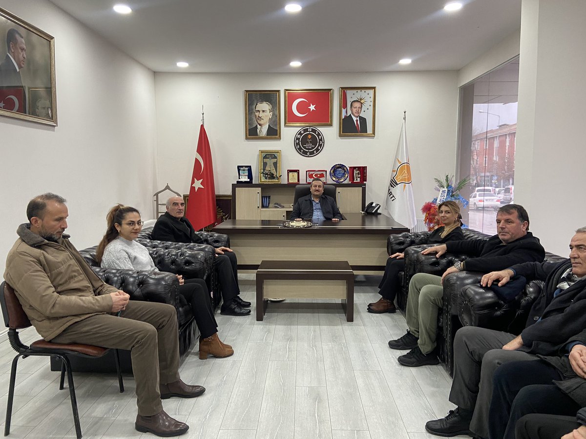 akmerkezilce40's tweet photo. Haftalık olağan ilçe yürütme kurulu toplantımızı gerçekleştirdik. Gündemdeki konularla ilgili istişareler de bulunduğumuz toplantımız şehrimize ve partimize hayırlara vesile olmasını diliyoruz. https://t.co/2kbg4dMyAb