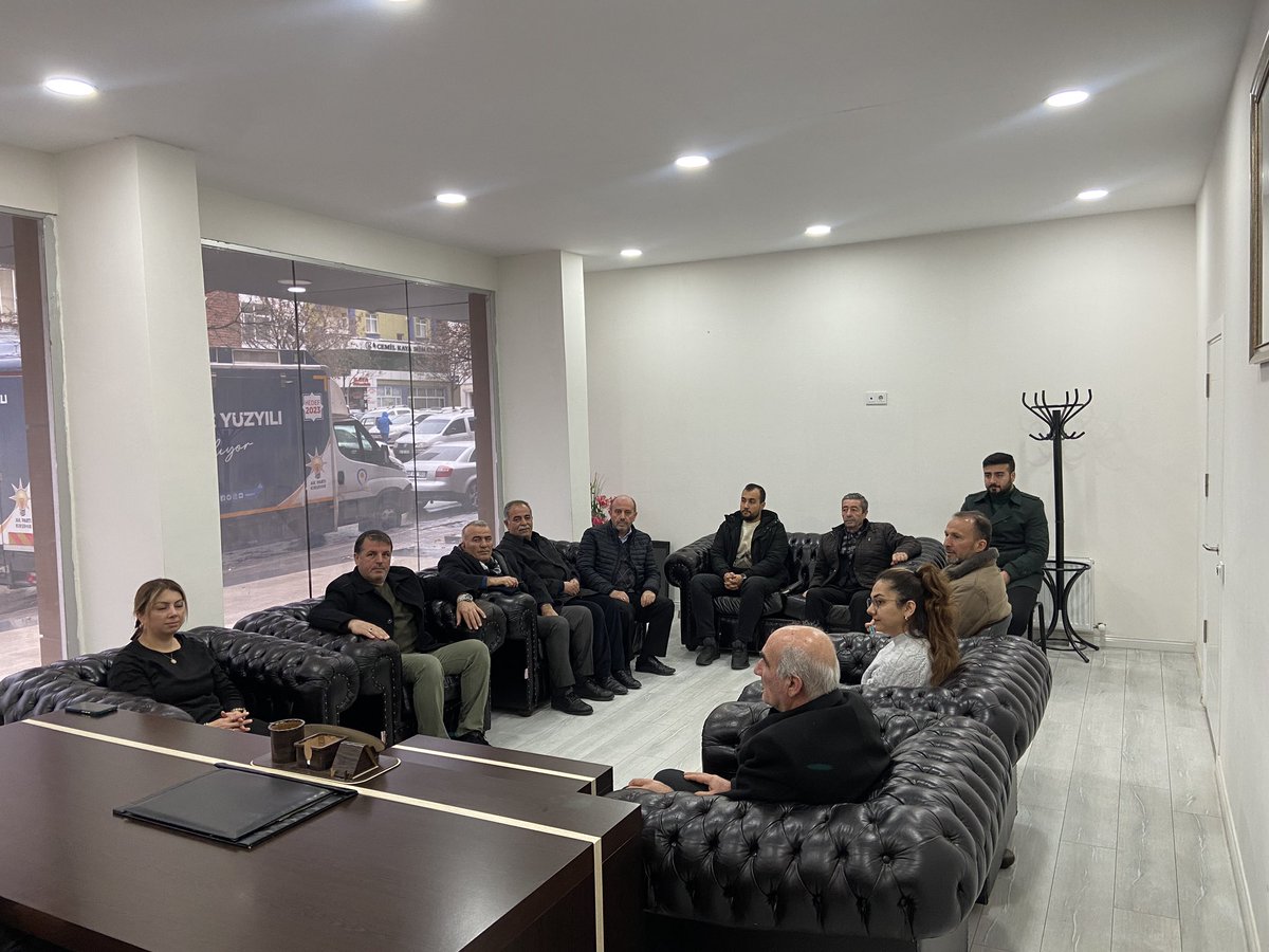 Haftalık olağan ilçe yürütme kurulu toplantımızı gerçekleştirdik. Gündemdeki konularla ilgili istişareler de bulunduğumuz toplantımız şehrimize ve partimize hayırlara vesile olmasını diliyoruz.