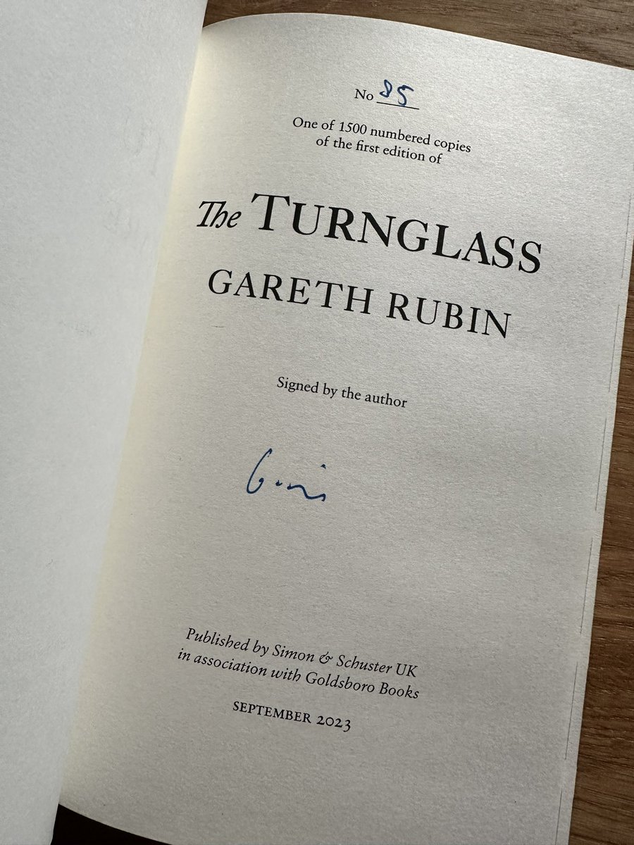 I need to make some space on my bookshelves &amp; will therefore be running some book giveaways over the next few weeks. 

First up, this Goldsboro first edition of #TheTurnglass. 

To enter, follow me &amp; RT this tweet.

UK only. Winner picked at random after midnight 21 Jan! 📚🙌🏻