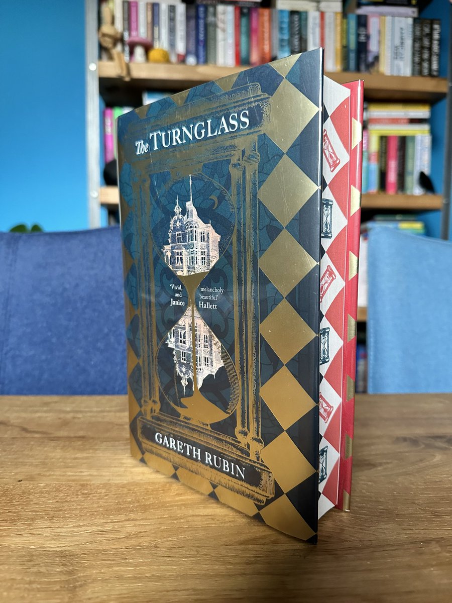 thereadingpara's tweet image. I need to make some space on my bookshelves &amp;amp; will therefore be running some book giveaways over the next few weeks. 

First up, this Goldsboro first edition of #TheTurnglass. 

To enter, follow me &amp;amp; RT this tweet.

UK only. Winner picked at random after midnight 21 Jan! 📚🙌🏻