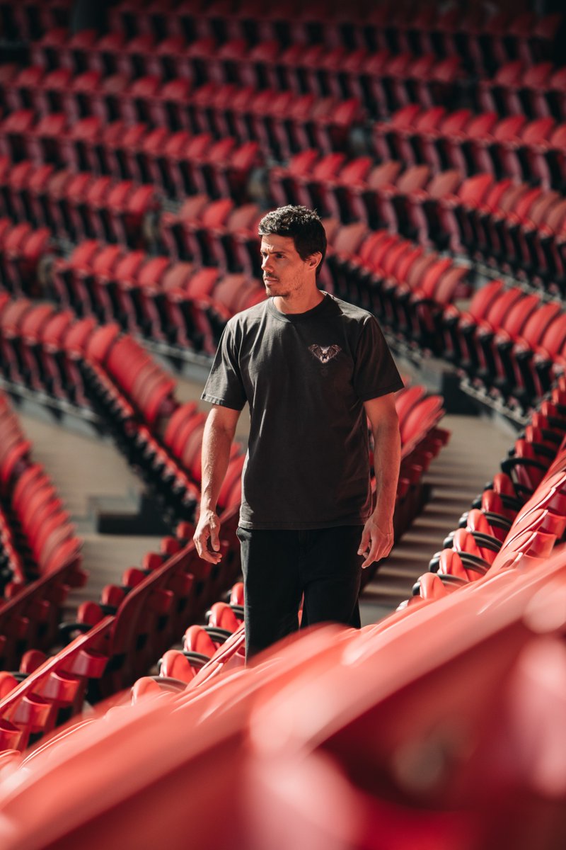 legaciesglobal's tweet photo. You can hear the stadium roaring even when it's empty. That's the power of @slbenfica ♥️🦅

Você pode ouvir o estádio rugindo mesmo quando está vazio. Isso é o poder do @slbenfica ♥️🦅 https://t.co/0s2HO46meQ