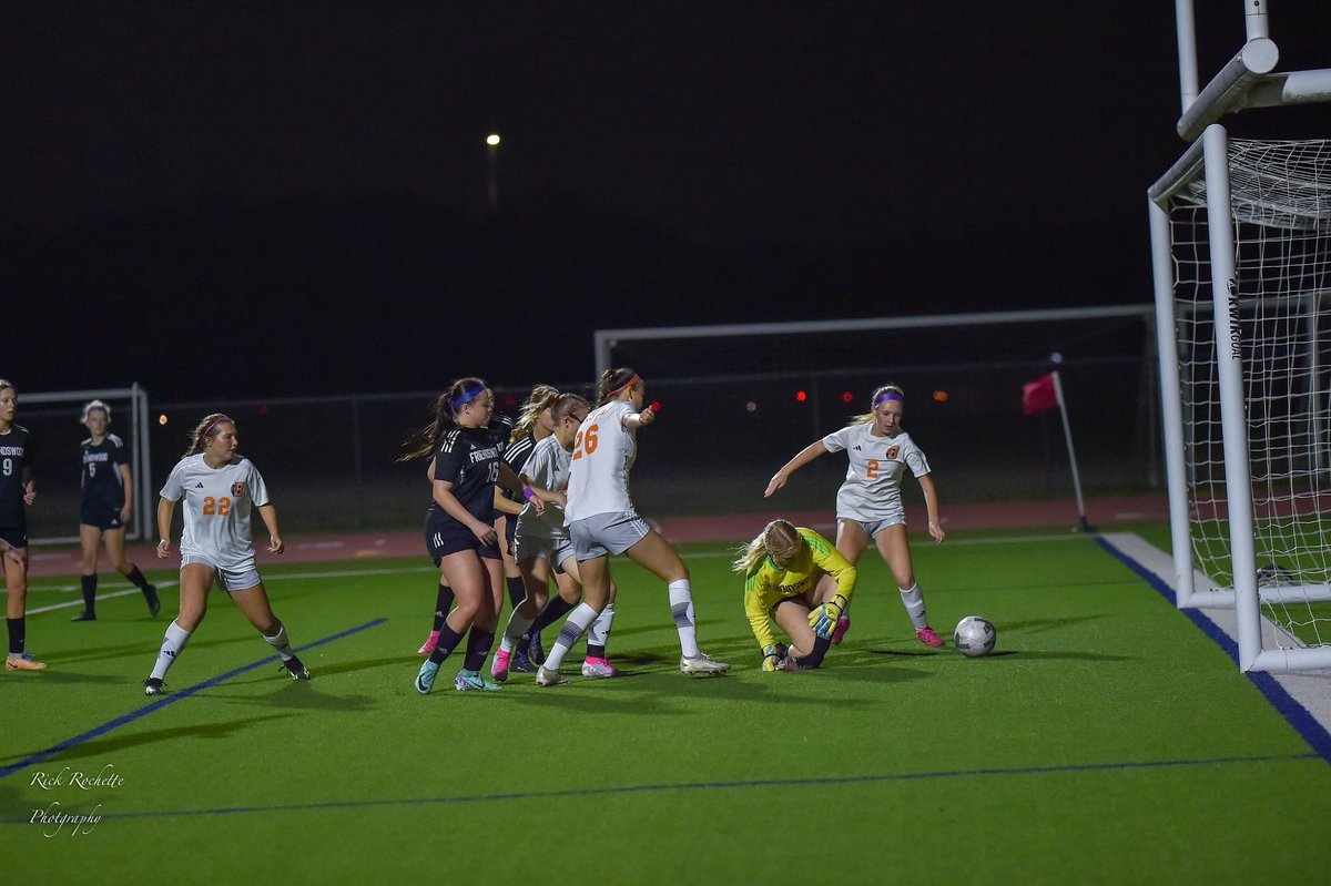 BridgelandGS's tweet photo. 3️⃣ games in our white kits, 3️⃣ wins, and 3️⃣ shutouts at the @i10shootout! 

📸: Rick Rochette and @pacomontoya 

#NEEE #BridgelandBest https://t.co/igPYvg6M08