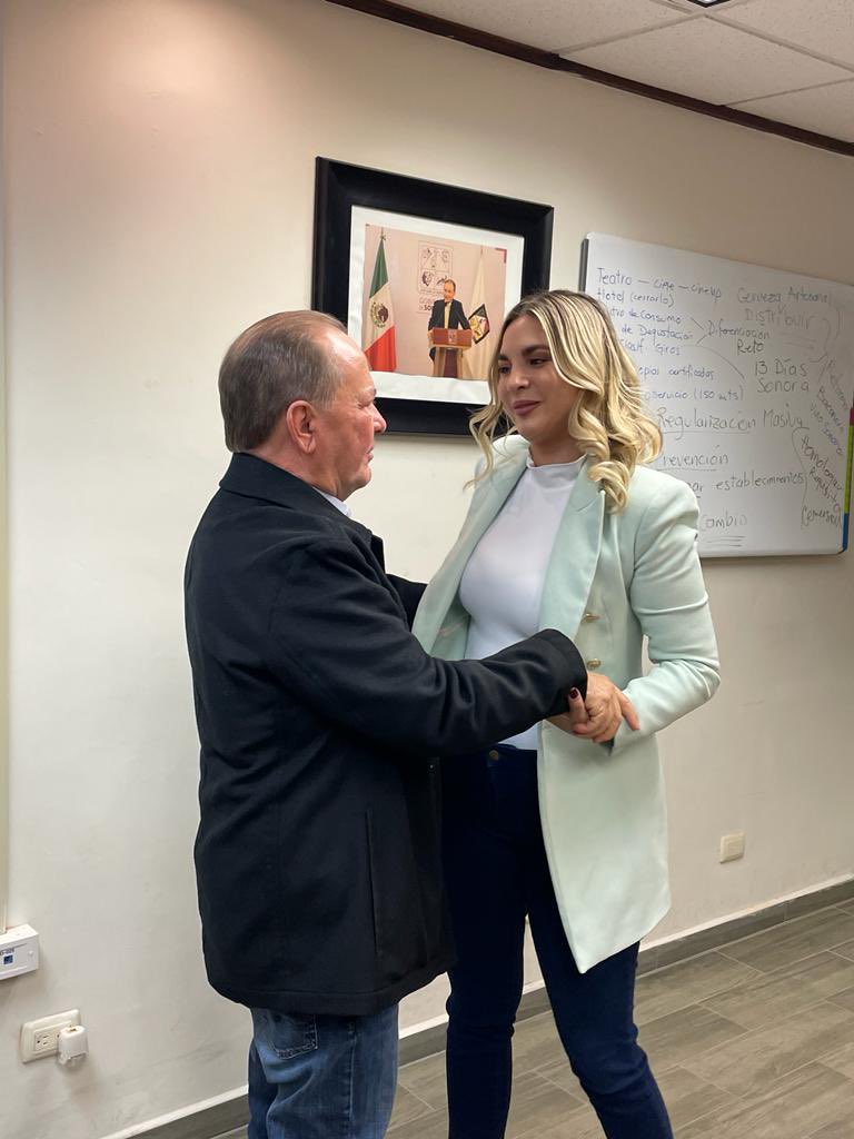 Un gusto como siempre recibirte en las oficinas de la Dirección de Alcoholes querido Senador <a href="/Arturo_Bours/">Arturo Bours Griffith</a>; trabajar en proyectos en conjunto y que estos beneficien a los productores del Bacanora en nuestro estado siempre será un placer. ¡Cuenten conmigo!

#CompromisosFirmes