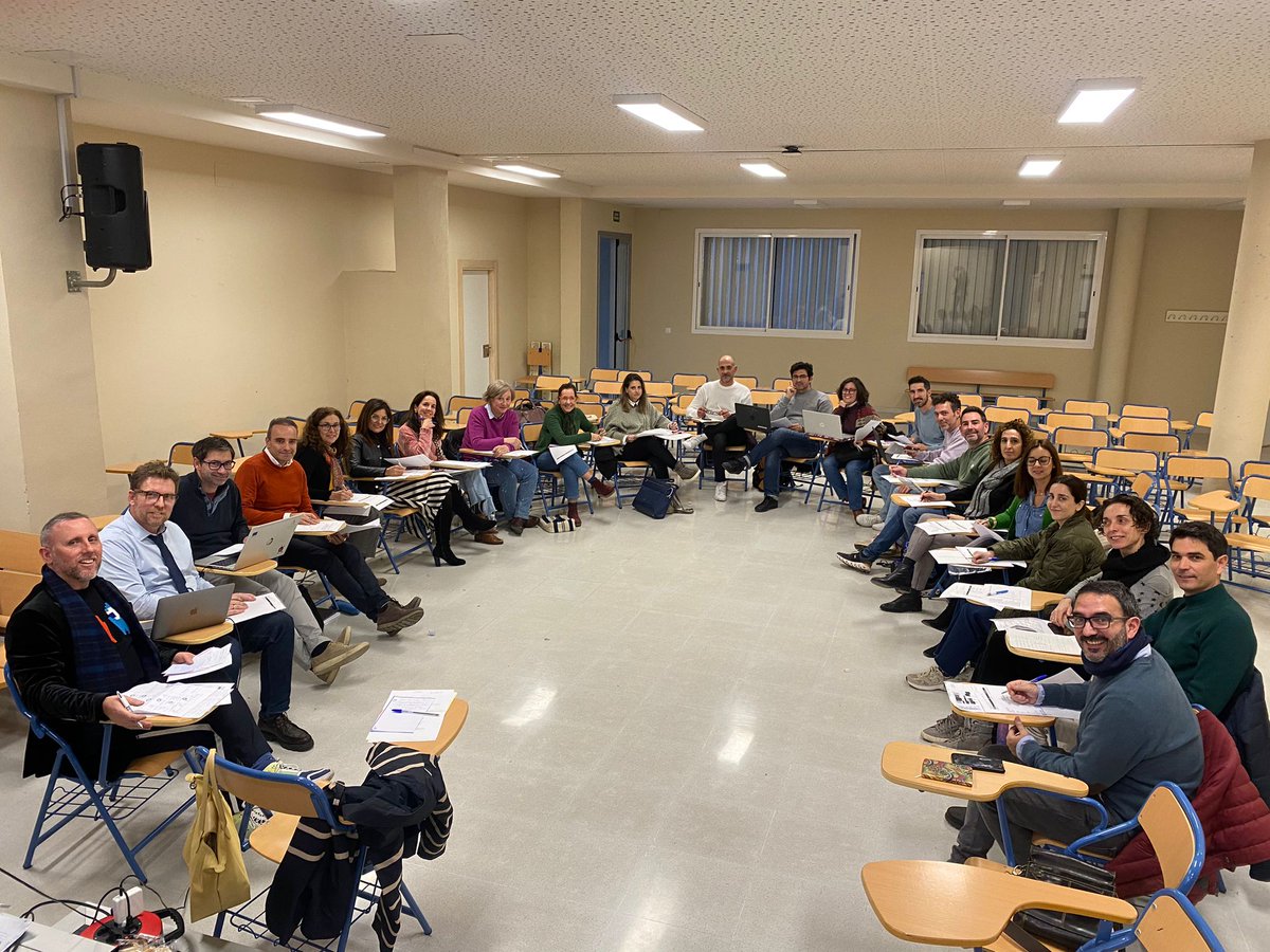IESPALOCONVIVE's tweet photo. Hoy ha tenido lugar la primera reunión de trabajo del proyecto de colaboración con la UMA. #infouma 🔬👩🔬 https://t.co/nmi1s2GChh
