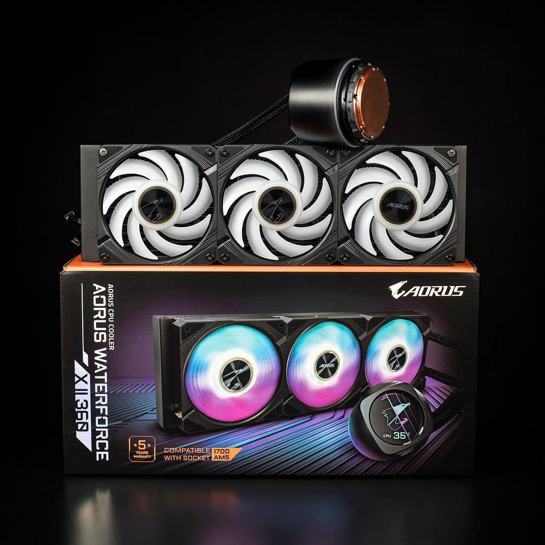 AORUS_ME's tweet photo. هل لون المبرد بيفرق معاك بجهازك؟
وأي منهم تفضل الأبيض أم الإسود؟
#aorusgaming #AORUS #UpgradeWithAORUS #PoweredByAORUS #TeamUpFightOn https://t.co/wSzzVtBHjD