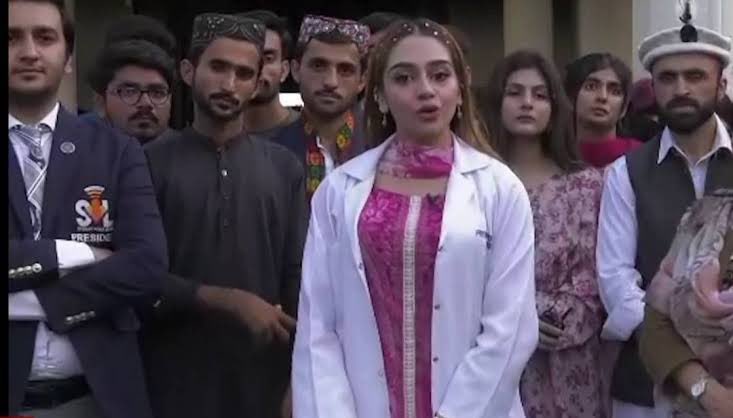 faizannriaz's tweet image. Dr Fatima tahir condemned Iran’s attack on Pakistani soil, Iran ko suck se suck saza milni chahiye, she said.