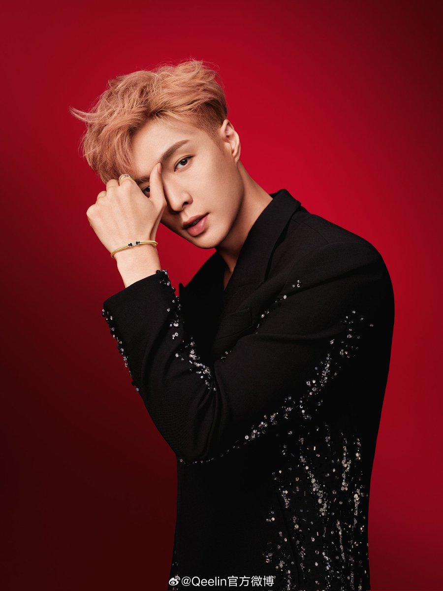Lay_Colombia's tweet photo. [240115] Actualización de Qeelin en Weibo🐏

El embajador global @layzhang luce el nuevo artículo de la serie Wulu Echo Diamond para el nuevo año.

©️Lay Zhang Base 
#LAY #射线
#ZhangYixing #Xback
Vale🐉 https://t.co/xfqjLlHbZw