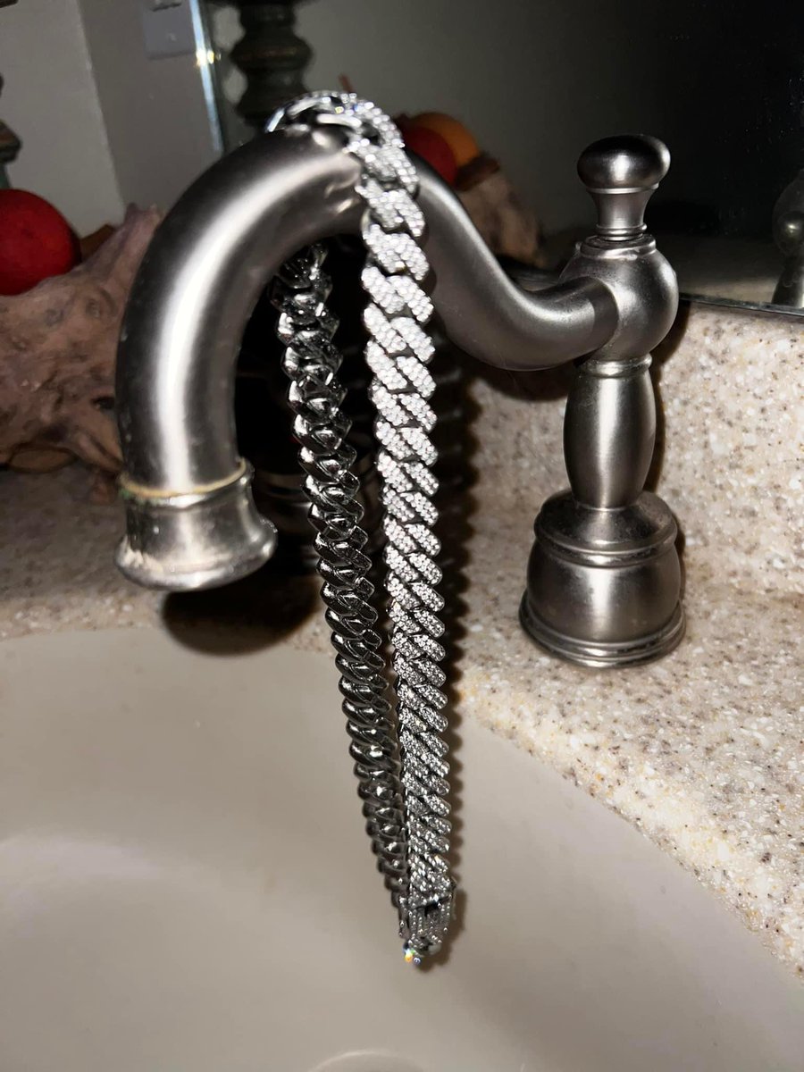 CBADgg's tweet photo. They told me to leave my sink dripping when it gets cold. https://t.co/bPUnyEPe0N
