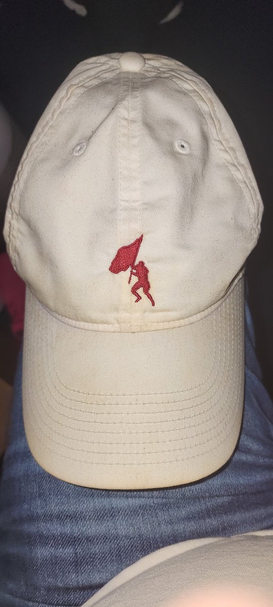 AJ_Moreno's tweet photo. @travisdavidson @OUkristi My #PlantTheFlag hat has seen better days, but I still wear it very often!
#BoomerSooner #Dan6erOUs #OUDNA
#RaiseTheFlags #FireTheCannons https://t.co/jFiBCAVAnl