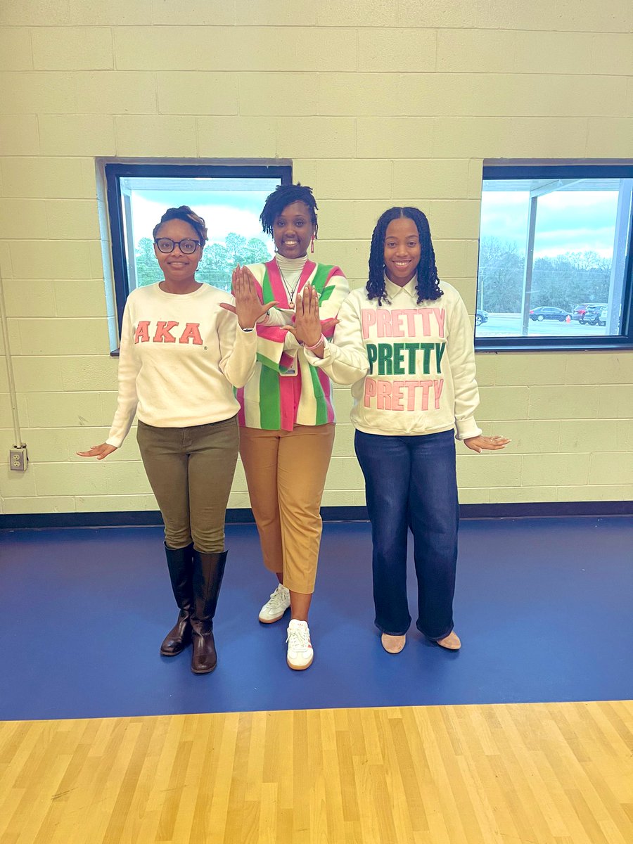 DrSumpterAP's tweet image. Greetings from the AKAs at @BookmanRoad Elementary. Such an honor it is to work alongside these oh so sophisticated ladies🩷💚!! Never too late to represent!

Happy 116th Founders’ Day to all the ladies of Alpha Kappa Alpha Sorority, Inc! 🩷 #J15 #AKAEducators #1908