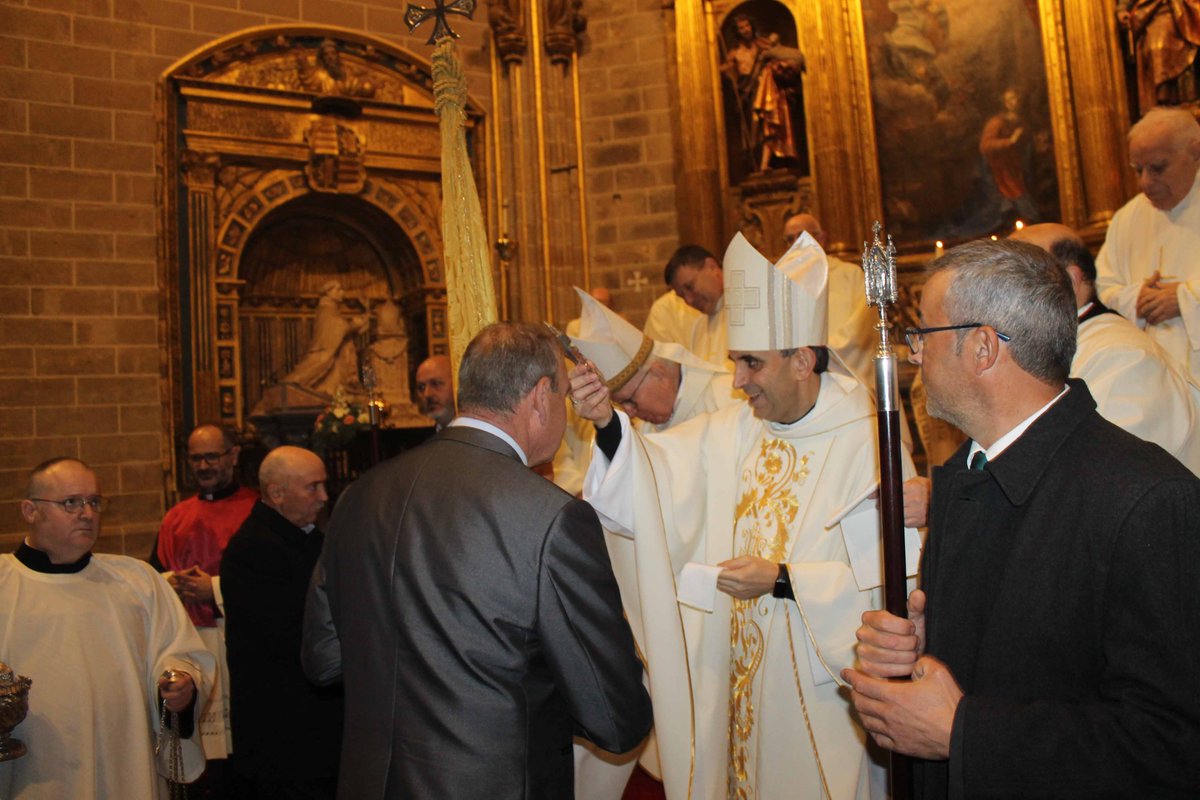 𝐌𝐢𝐬𝐚 𝐞𝐧 𝐥𝐚 𝐂𝐚𝐭𝐞𝐝𝐫𝐚𝐥 𝐩𝐨𝐫 𝐒𝐚𝐧 𝐅𝐮𝐥𝐠𝐞𝐧𝐜𝐢𝐨

Esta tarde la Catedral ha acogido la celebración de una solemne Misa Estacional en honor a San Fulgencio precedida de la procesión claustral de las reliquias y la imagen del Santo.

👉i3d.me/IUytEQ
