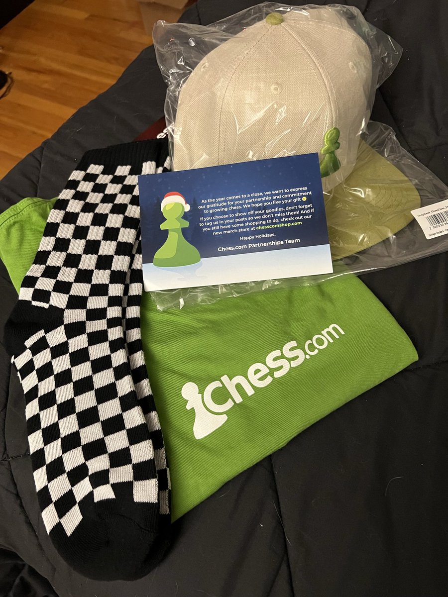 nauniime's tweet photo. Thank you @chesscom for the super thoughtful gift. 🥰💚♟️
I'm obsessed with these socks!! 😍
#chesspartner #chesspunks https://t.co/FypYZ3JH5q