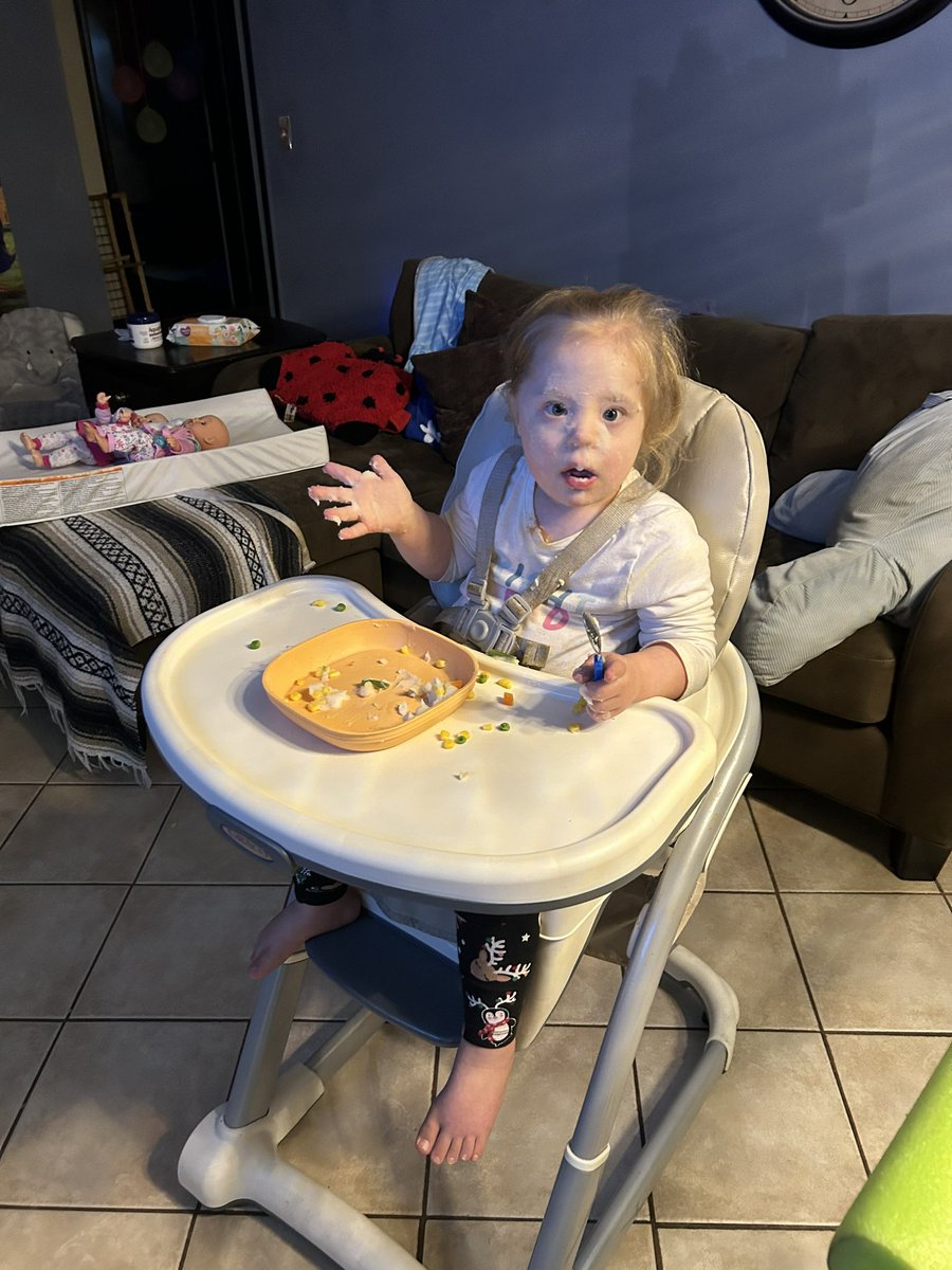 MegLisa13's tweet photo. We had meatloaf, mashed potatoes and veggies for dinner last night. Some of us “had” mashed potatoes 😳🤣 @ErikSlavik1 #WonderRose #fournado #t21 #TheLuckyFew #DownSyndrome https://t.co/KSuPh91vpp