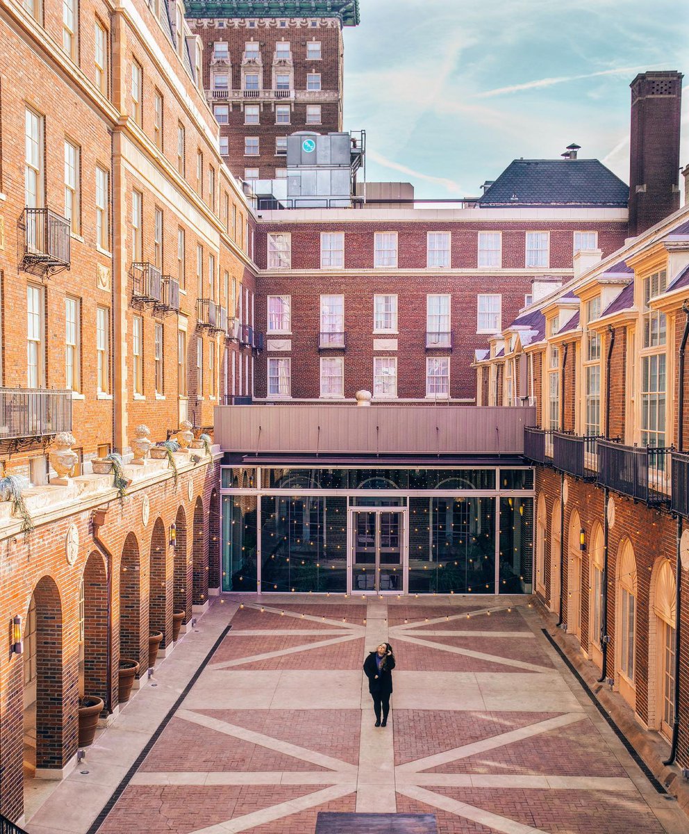 VisitOmaha's tweet image. Winter in Omaha is a hidden gem. 🌟 Check out @ECContessa's top 10 picks for a cozy yet adventurous season in our city: bit.ly/48xtzQw