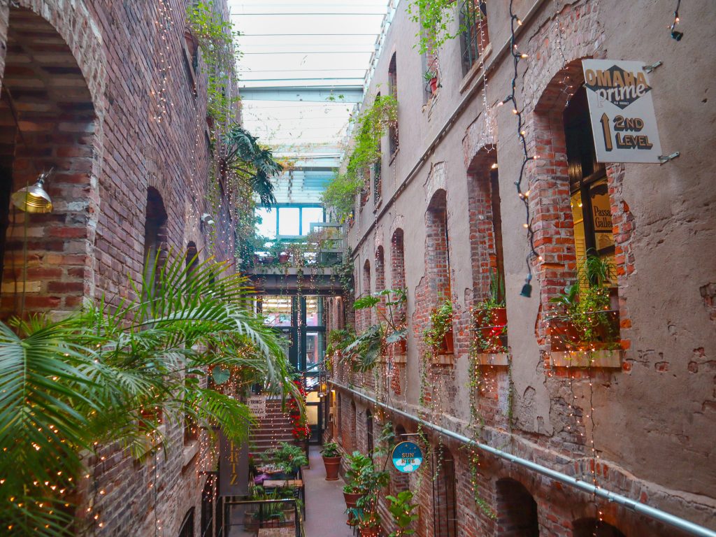 VisitOmaha's tweet image. Winter in Omaha is a hidden gem. 🌟 Check out @ECContessa's top 10 picks for a cozy yet adventurous season in our city: bit.ly/48xtzQw