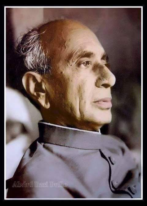 Nizamudinjatoi2's tweet image. جي ايم سيد، پهريون شخص آهي، جنهن سنڌ جي تاريخ جي فاتحن طرفان ڏنل تسلسل کي مڃڻ کان انڪار ڪيو، ۽ هن سنڌ جي تاريخ کي نج ’قومي بنياد‘ تي مطالعي ڪرڻ جي شروعات ڪئي. انهن عظيم ۽ زندهه جاويد فرزندانِ زمين کي سنڌي عوام جي هيرن جي صورت ۾ پيش ڪيو، آريسر 
#TributeToSainGMSayed