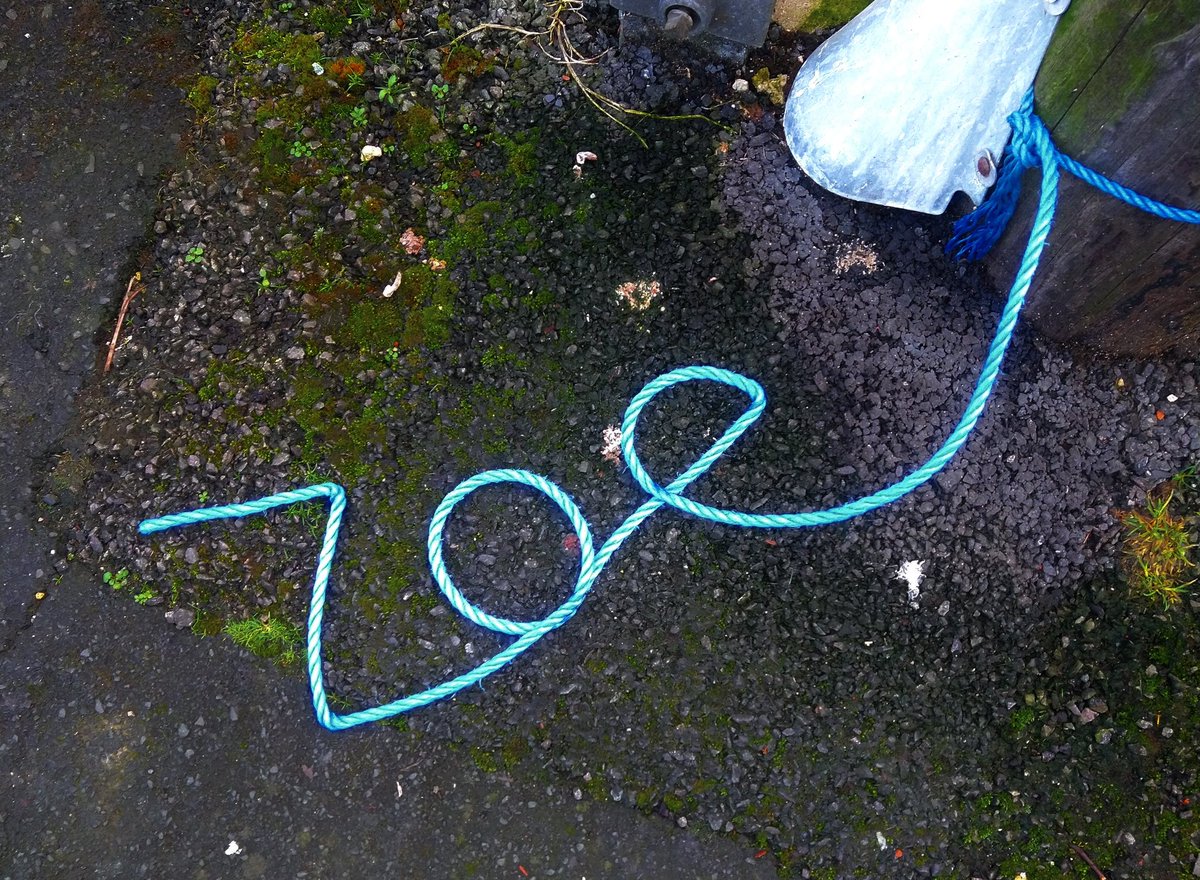 thatsafineidea's tweet photo. @zoelaughlin Would you believe what I spotted on the pavement! Blue string from Hades #hadespolypropylene #bluestring https://t.co/VElsL2sksH
