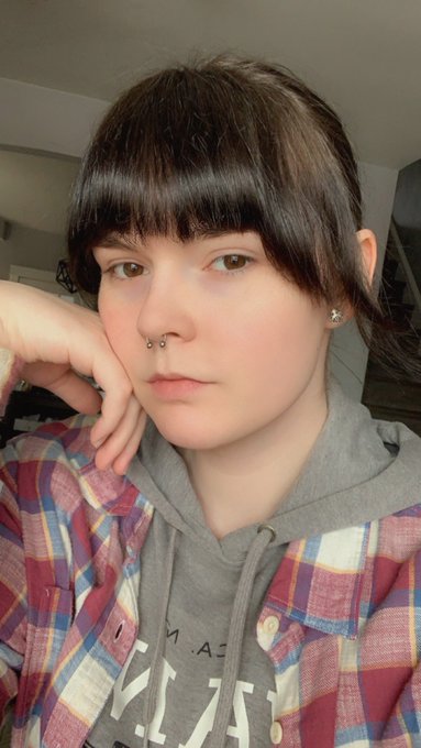 I miss all my hot friends (aka you) 🥺🥺 https://t.co/xYnA9tGAAl