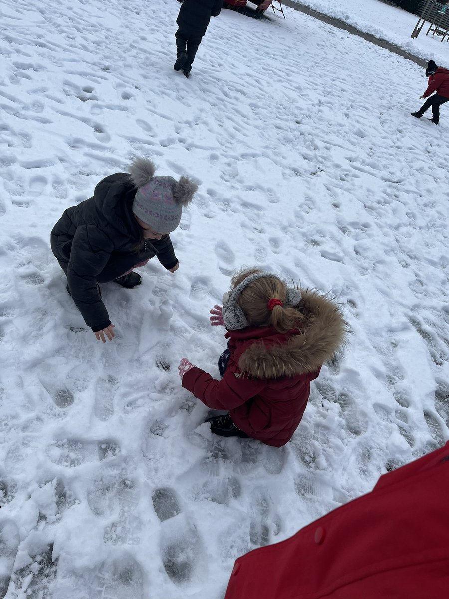 Roscoe_Primary's tweet photo. We loved the snow today ⛄️ ❄️ #RP_Y1 #snowday https://t.co/xh5MRAa3MK