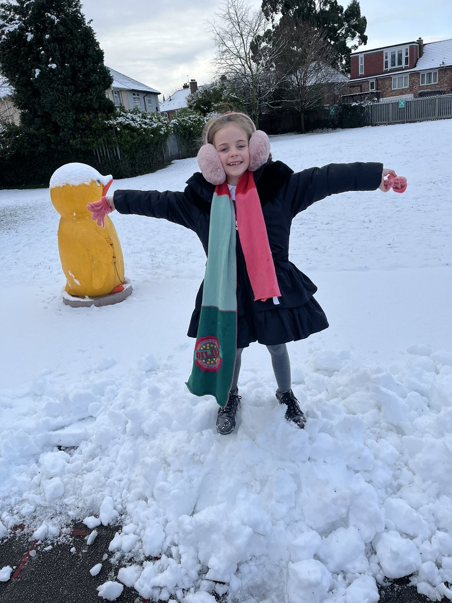 Roscoe_Primary's tweet photo. We loved the snow today ⛄️ ❄️ #RP_Y1 #snowday https://t.co/xh5MRAa3MK