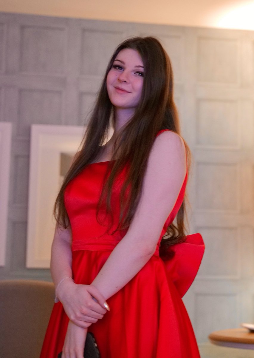 F1NN5TER's tweet photo. As men, we’ve been missing out on big flowy dresses https://t.co/9TT1JU0kwB