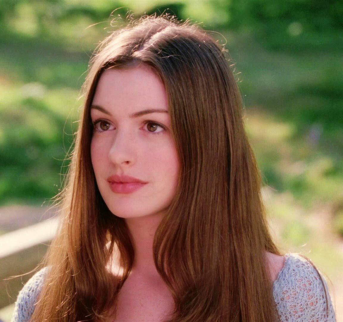 PopCulture2000s's tweet photo. anne hathaway in ‘ella enchanted’ (2004) https://t.co/x2NnM1Ou0A