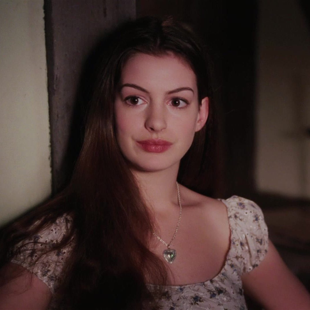 PopCulture2000s's tweet photo. anne hathaway in ‘ella enchanted’ (2004) https://t.co/x2NnM1Ou0A