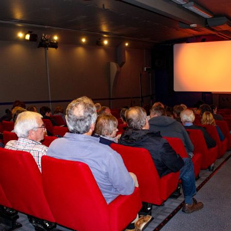 ErnestodMartin's tweet photo. En Escocia tienen un programa de cine rural itinerante en el que usan un camión adaptado. Es una chulada que podíamos copiar dentro de los planes del reto demográfico @Teresaribera 
https://t.co/cRbGveyAE6 https://t.co/DmVNKYBGJH