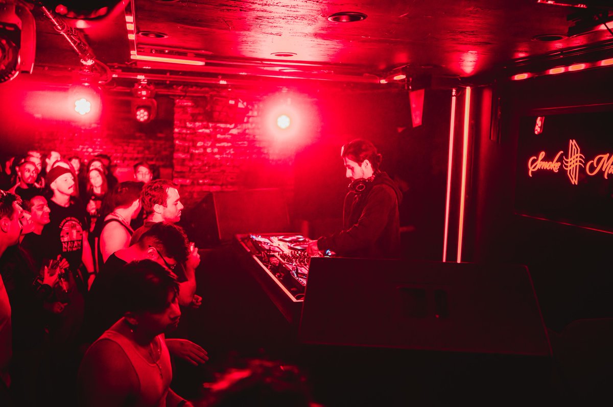 Smoke and Mirrors Chicago tweet media