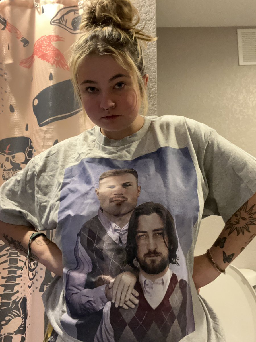 emmaaggrace02's tweet photo. I bring you the best shirt I’ve ever purchased. @NoahKahan @zachlanebryan https://t.co/4UDcXRoZJK
