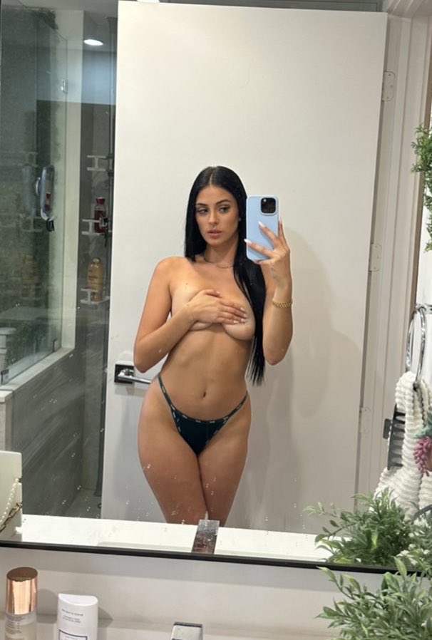 Camilla Araujo Sexy Selfie