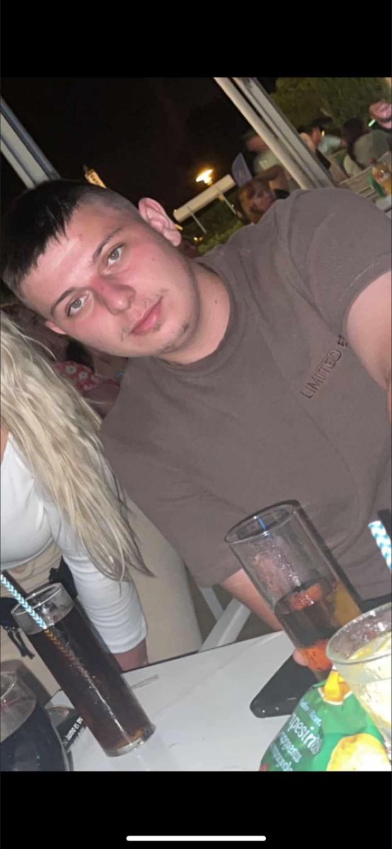 _SarahRoseM_'s tweet photo. Ryan, 26 from Carrigaline Cork missing in Tenerife, Playa de las Americas, that can share this picture or help us any way to find Ryan he was last seen yesterday morning #MissingPerson https://t.co/WJ7n6XQLTa