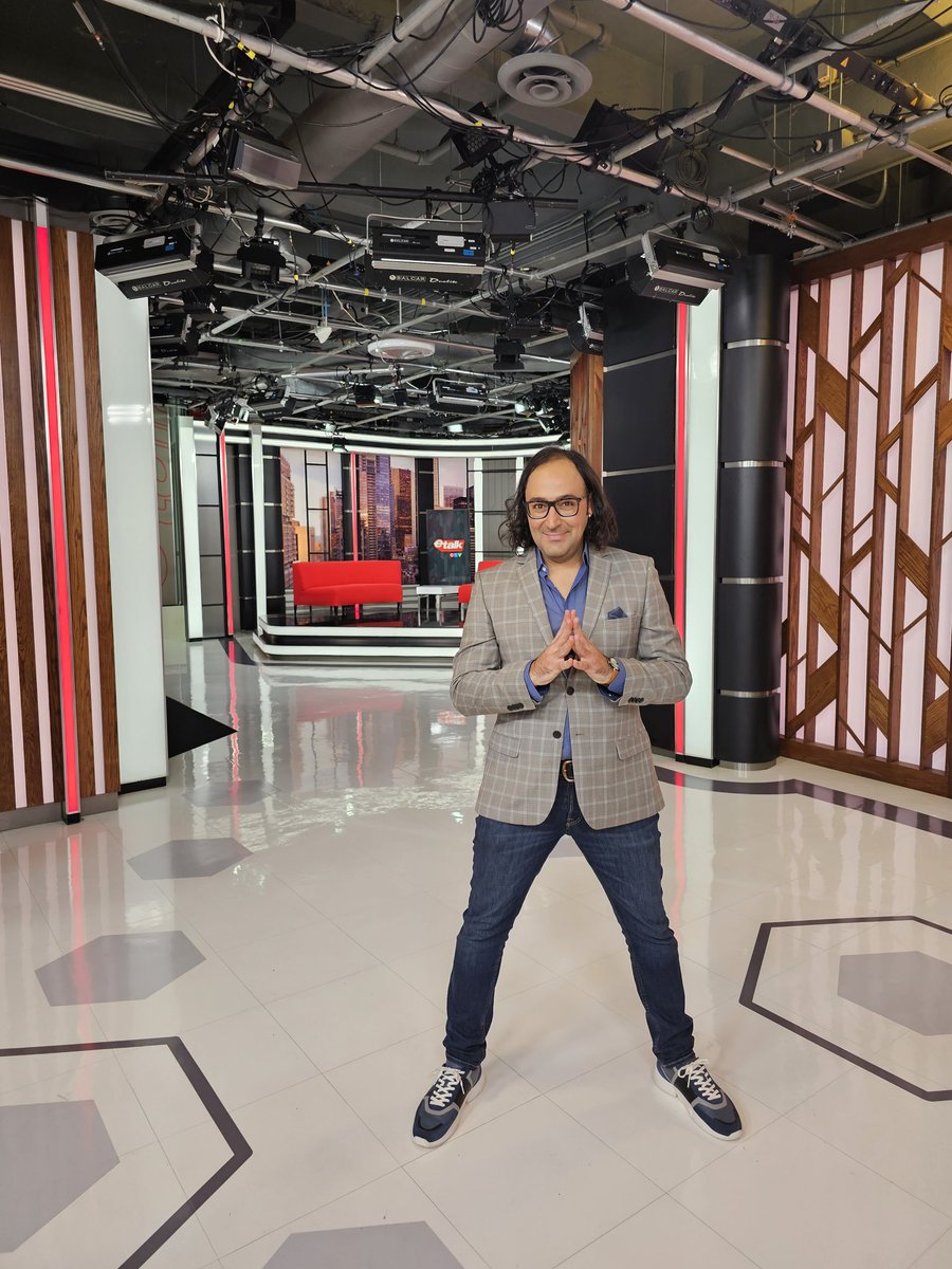 MikeDurzo's tweet photo. Taking off the cape and talking Traitors on @etalkCTV
.
.
#TheTraitorsCanada #MegaMagic #Etalk #TheTraitorsUS https://t.co/g7JDtZP5Kx