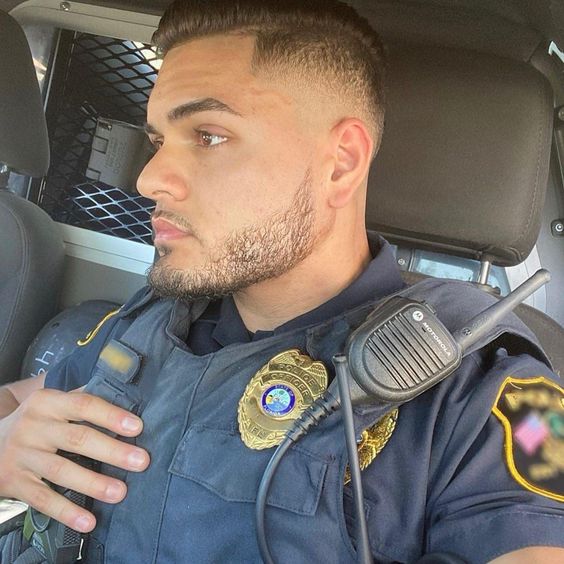 ReeceSpenc91927's tweet photo. Help a cop out😈 https://t.co/RSb3nmmblL