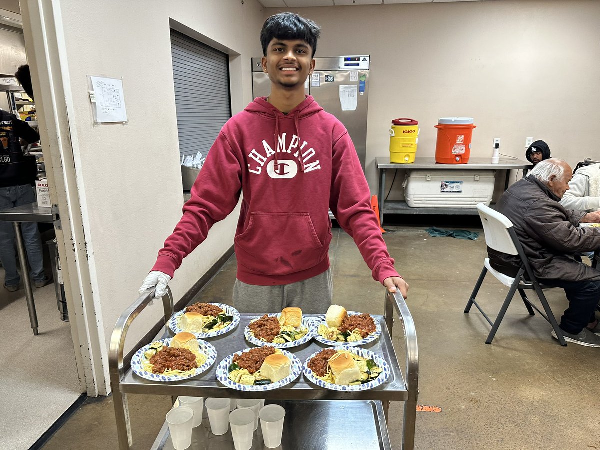 ucmerced's tweet photo. Last night, UC Merced students, staff, and faculty, alongside Merced Mayor Matt Serratto and dedicated community volunteers, came together to prepare a warm meal at the D Street Homeless Shelter. We extend our heartfelt gratitude for their compassion on #MLKDayofService! https://t.co/rJexPiIcQr