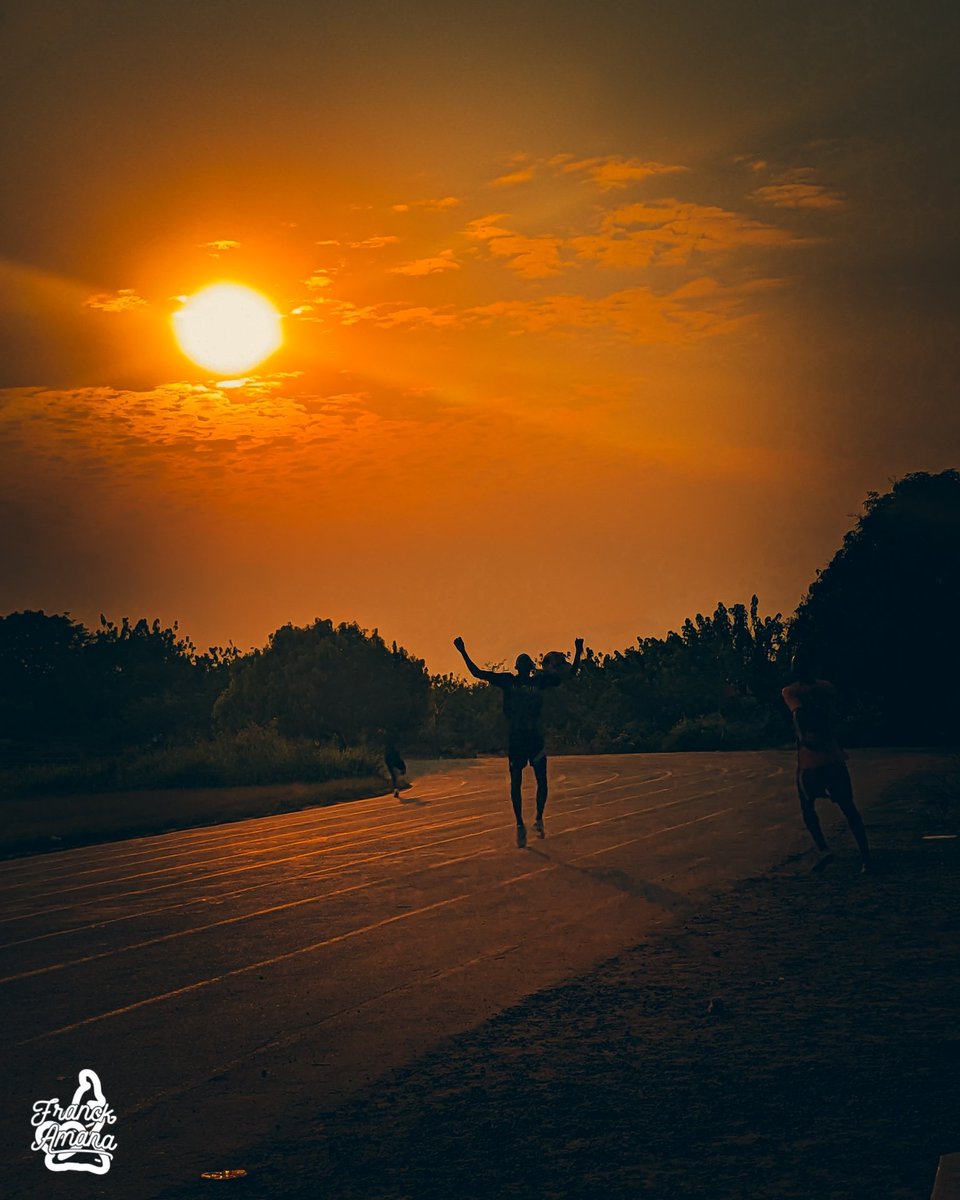 Street soccer ⚽
📸 Franck Amana | 2024

#FranckAmana #streetphotography #photographer #CAN2023 #TotalEnergiesAFCON2023 #football #streetsoccer #cameroon