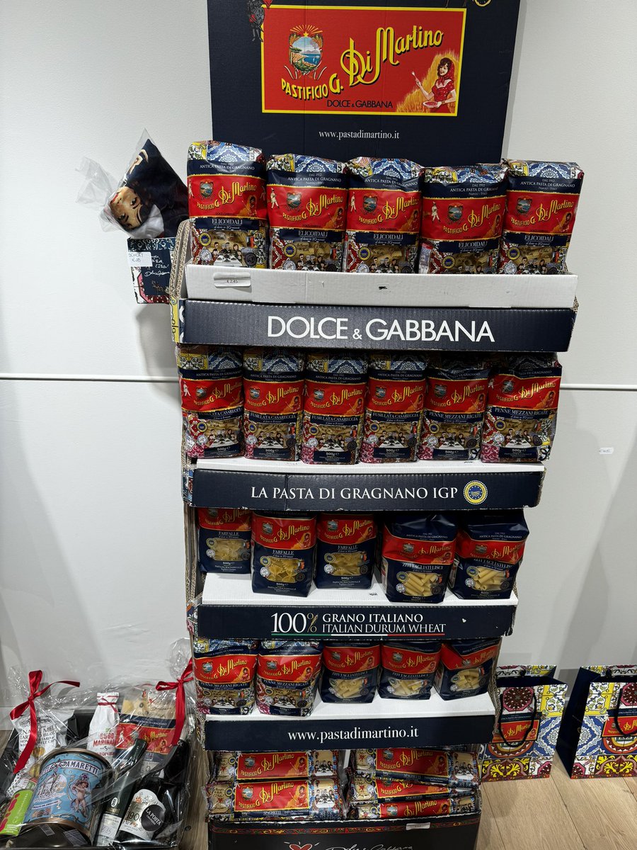 nathinheels's tweet photo. PASTA: le repas qui transforme la simplicité en luxe quand tu veux faire croire que tu choisis d'être économe. #PastaLover #DOLCEGABBANA https://t.co/xg6ByOu787