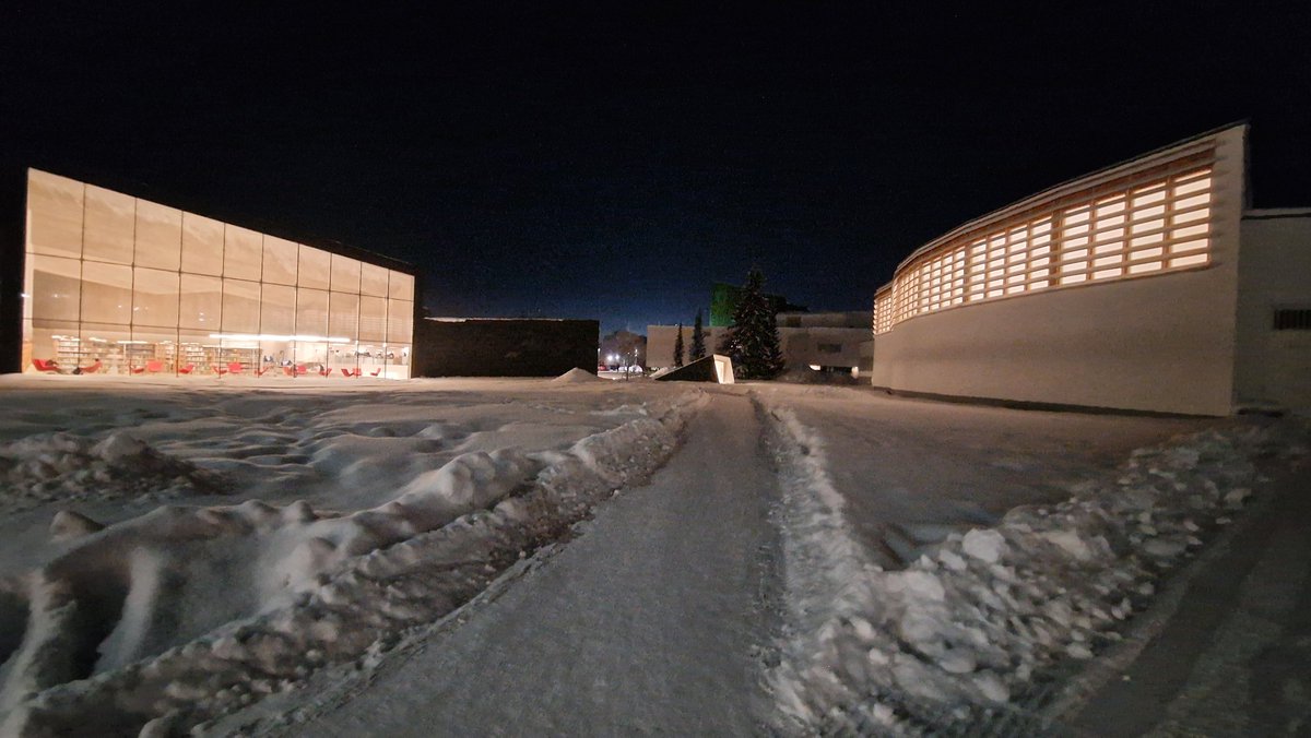 nnavaltari's tweet photo. Nordic lights, the libraries of Seinäjoki 👍
#jkmm 
#alvaraalto 
#kirjasto 
#seinäjoki https://t.co/vHYjWhraJW