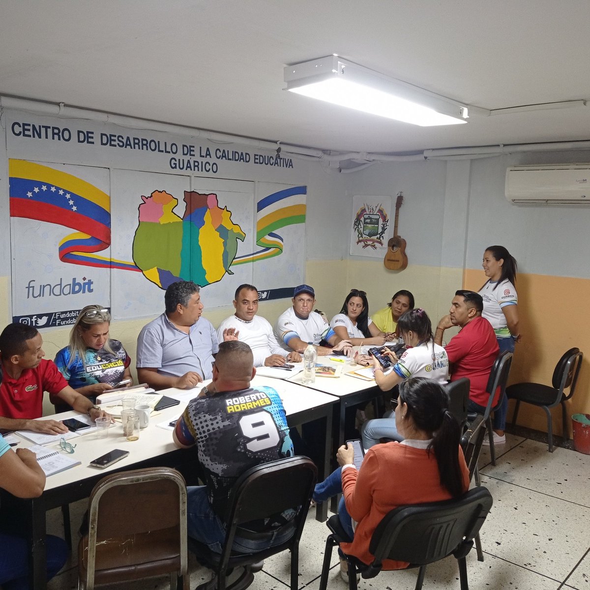 #AlMomento Autoridad Educativa del Estado Bolivariano de Guárico <a href="/EliasEducacion1/">Elías Zurita</a> establece reunión de trabajo con el equipo del <a href="/CDCEGuarico/">CDCE del Estado Guárico</a> dando líneas orientadoras en el marco de la semana del maestro 
#TransformarPorElFuturo 
<a href="/NicolasMaduro/">Nicolás Maduro</a>