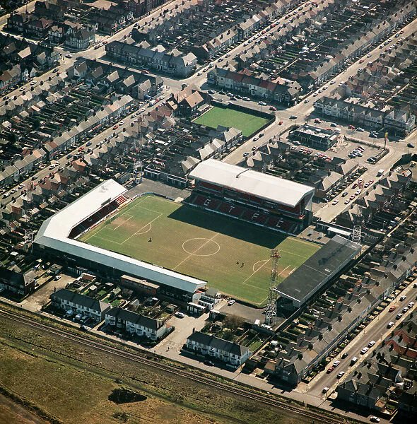 robertmdaws's tweet photo. Blundell Park , home of @officialgtfc . Built in 1899 , pictured in 1996. https://t.co/gmDrX7vK3V