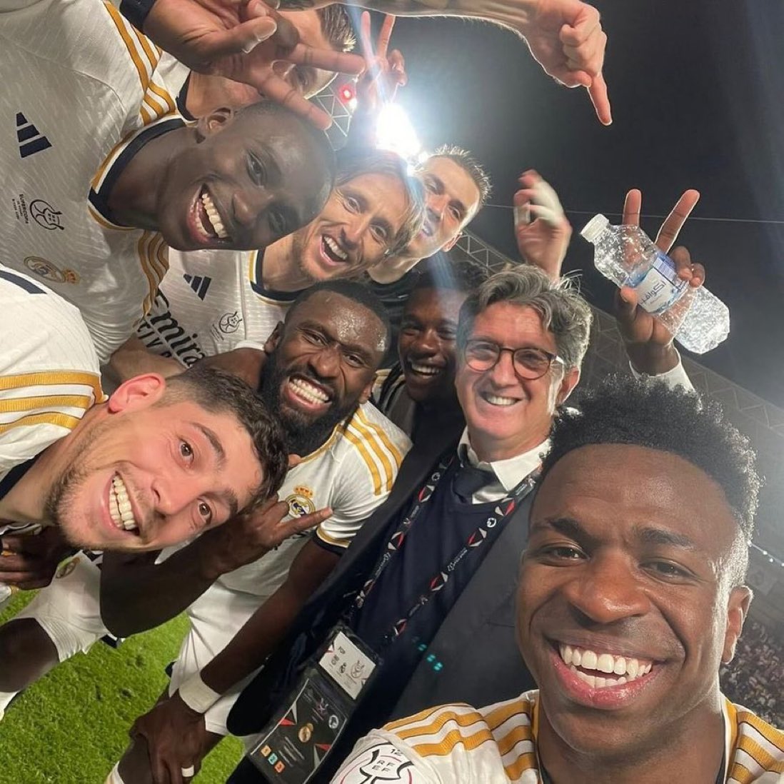MadridXtra's tweet photo. FAMILY. 🤍 https://t.co/i66YioRVPI