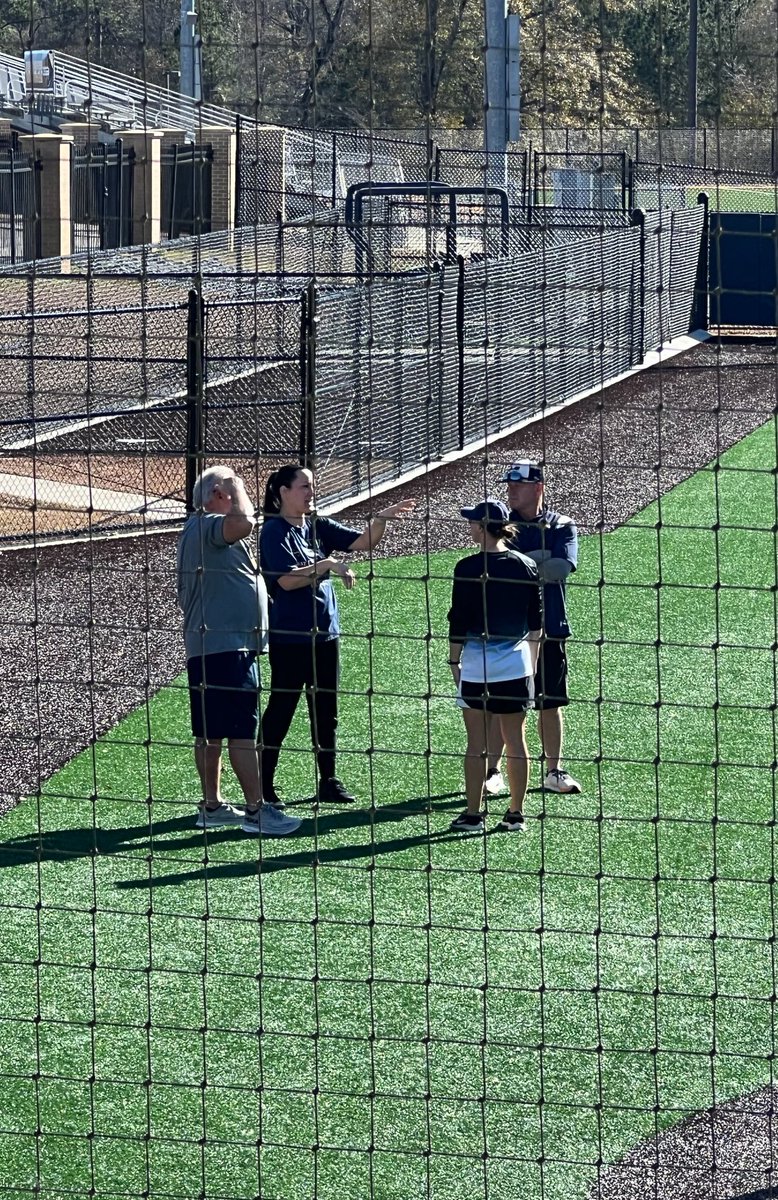 PatrickSoftball's tweet photo. Team 17 had a great day visiting the campus of MGCCC and having the opportunity to work with @CoachDavidMKuhn @April_Byerley , Coach Jack Byerley and the entire MGCCC team!  We are so thankful your time and we learned so much!! https://t.co/jROOvDaSXV