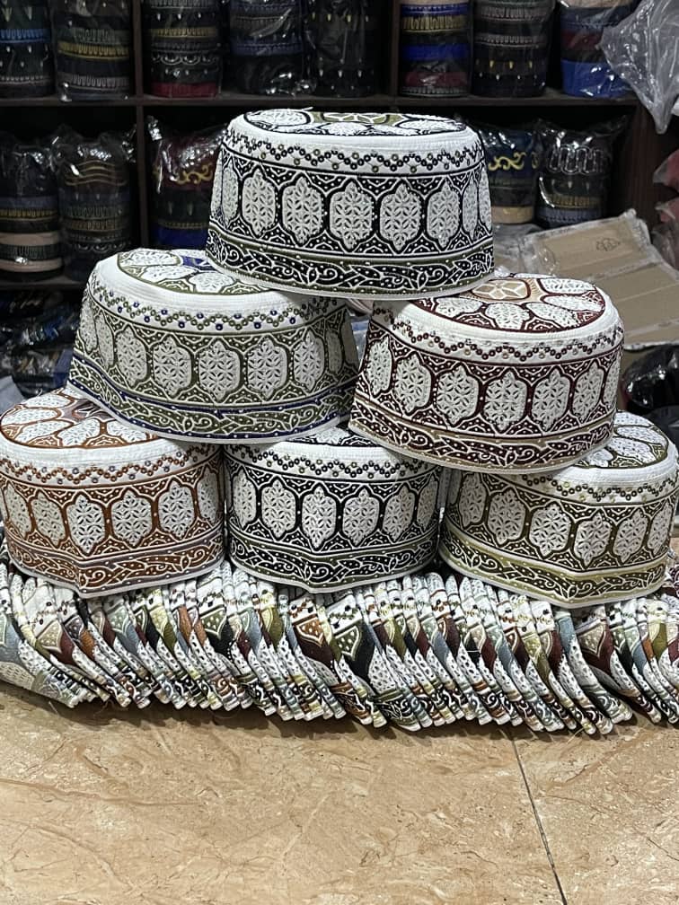 imm_textiles's tweet photo. Please retweet if it reaches your TL.
.
Kuzo ku siya Dubai cap 😍
.

📍Location : kano
🚚Delivery : nationwide
📞Dial/chat :09131344724
Available in any sizes DM for the price.
Your single retweet might get me a customers.
@banney___ @B_ELRUFAI @Dawakiii @Maroup_ @dawisu https://t.co/2gRNrwOosZ